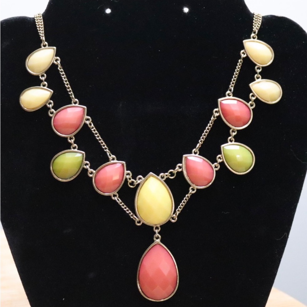 Vintage inspired pink, light green, light yellow, and cream necklace - Picture 1 of 8